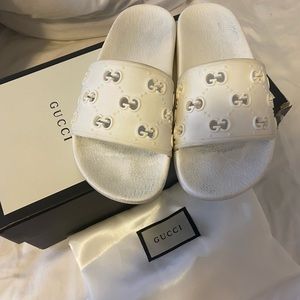 used white gucci slides size 6